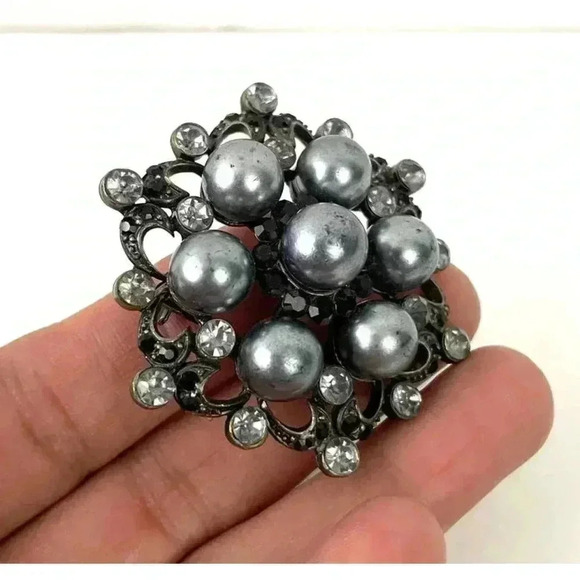 Vintage Jewelry - Antique Silver Cluster Faux Pearl Brooch Pin Rhinestone 5CM